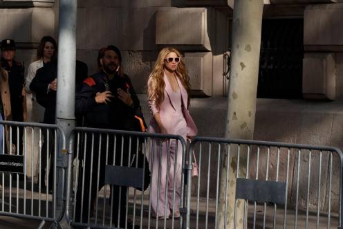 <i>La cantante Shakira, a su salida de la Audiencia Nacional el día que comienza su juicio, a 20 de noviembre de 2023, en Barcelona. / Kike Rincón / Europa Press.</i>