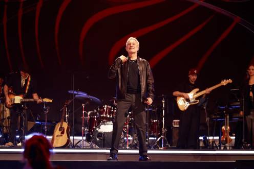 <i>El cantante Sergio Dalma actúa durante una gala de la 30º edición de los Premios Dial, en el Recinto Ferial de Santa Cruz de Tenerife, a 12 de marzo de 2026. / Europa Press.</i>