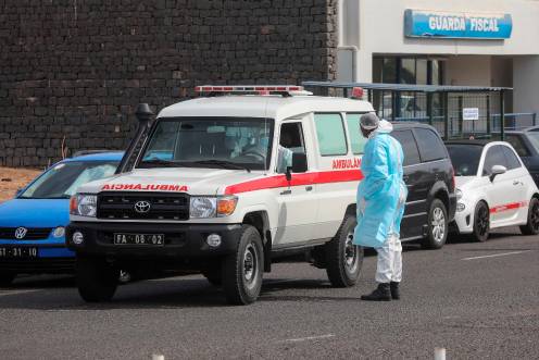 <i>Imagen de una ambulancia en Cabo Verde durante estos días. Archivo./ Europa Press.</i>