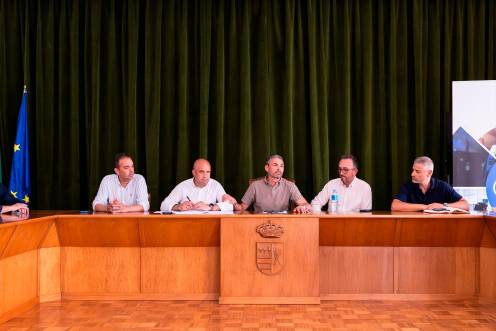 <i>Reunión de la Diputación de Almería con representantes de los municipios afectados por el incendio de Los Gallardos. / Diputación de Almería. </i>