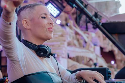 <i>B Jones en su regreso a los escenarios de Tomorrowland. / DJ MAG.</i>