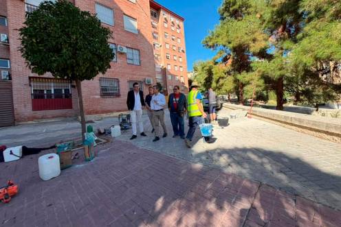 <i>Julio Millán y Javier Padorno visitan los trabajos. / Ayuntamiento de Jaén.</i>
