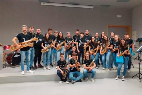 <i>Participantes de la tercera edición del Encuentro de Saxofonistas de Banda “Villa de Huelma”.</i>