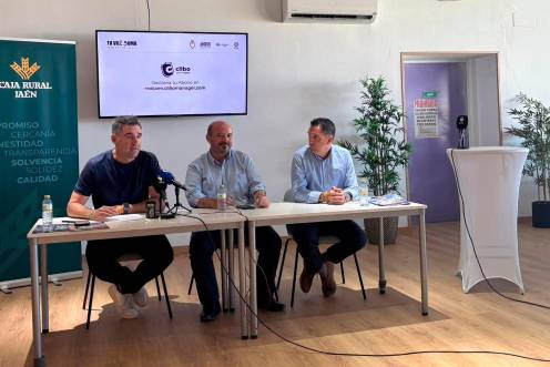 <i>Fran Anera, Sebastián Moya y Manuel Medina en la rueda de prensa. / Álex Gómez / Diario JAÉN.</i>