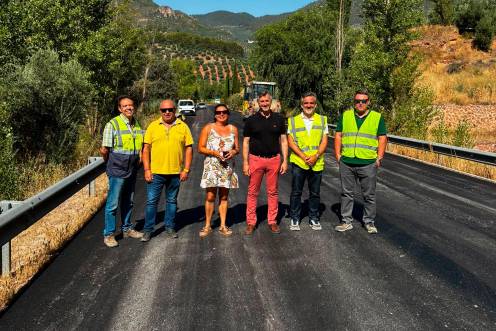 <i>El diputado de Infraestructuras Municipales, José Luis Agea, visita las obras. / Diputación de Jaén.</i>