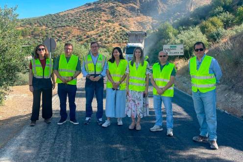 <i>Visita a las obras en la A-6050 junto a responsables de municipios por los que pasa. / Junta de Andalucía. </i>