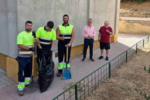 <i>Visita a las obras de emergencia que se están llevando a cabo en la sede de la asociación de vecinos La Unión. / Ayuntamiento de Jaén. </i>