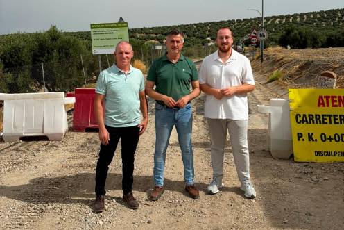 <i>El diputado de Infraestructuras Municipales, José Luis Agea, junto a los alcaldes Gonzalo Rus, y Melchor Villalba. / Diputación de Jaén.</i>