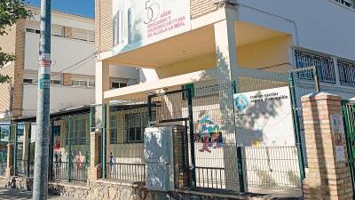 Instalaciones del colegio José Garnica Salazar, contiguo a las dependencias del instituto Antonio de Mendoza. / Juan Rafael Hinojosa / Diario JAÉN. 