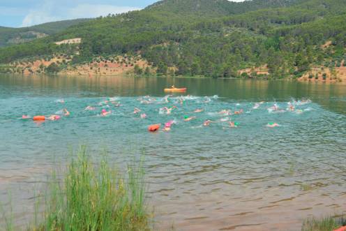 <i>IX Circuito Provincial de Travesías a Nado por los pantanos de Jaén. / Diputación de Jaén. </i>