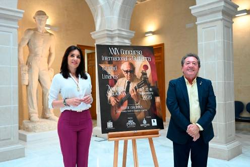 <i>Presentación del XXIX Concurso Internacional de Guitarra Ciudad de Linares Andrés Segovia. / Ayuntamiento de Linares. </i>