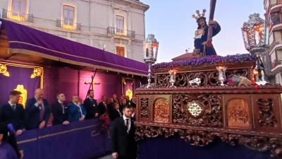 La Cofradía de La Clemencia por las calles de Jaén. / F. Gaitán.