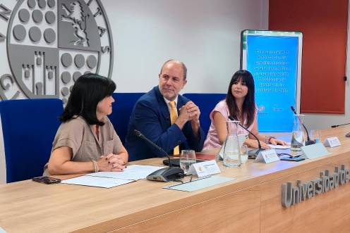 <i>Durante la presentación del convenio de la guía contra la violencia de género. / UJA. </i>