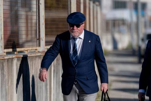 <i>El excomisario José Manuel Villarejo a su llegada en abril al primer día del juicio. / Europa Press.</i>
