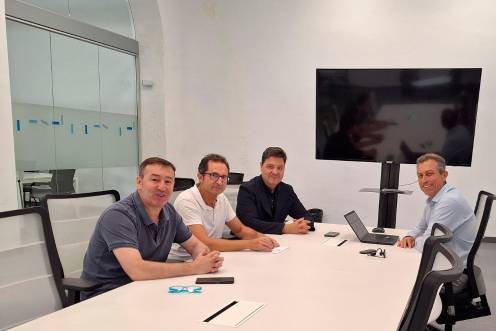 <i>Reunión entre responsables de Endesa y del Ayuntamiento de Linares. / Endesa. </i>