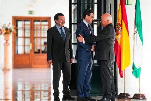 <i>El presidente del Parlamento de Andalucía, Jesús Aguirre, recibe al líder y candidato del PP-A a la reelección como presidente de la Junta, Juanma Moreno, en el marco de la ronda de contactos para la elección de candidato a la Presidencia de la Junta. / María José López / Diario JAÉN.</i>