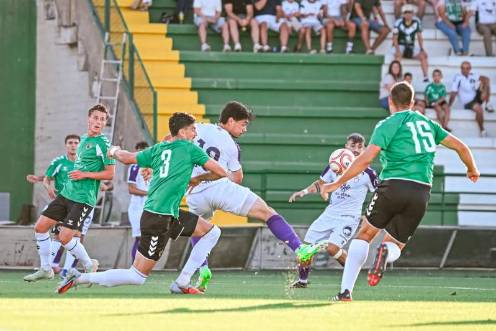 <i>Jugadores del Real Jaén y del Cacereño. / @realjaencf. </i>