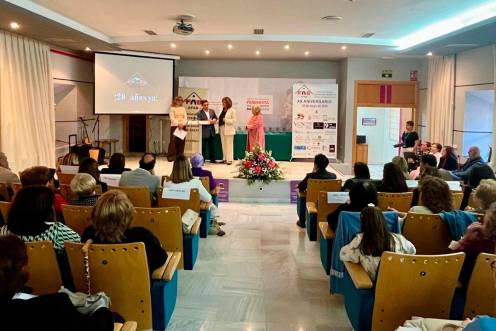 <i>El presidente de la Diputación Provincial de Jaén, Paco Reyes, en el acto conmemorativo del 20 aniversario de la Asociación de Personas Afectadas por Fibromialgia y Fatiga Crónica de Baeza (AFAB). / Europa Press.</i>