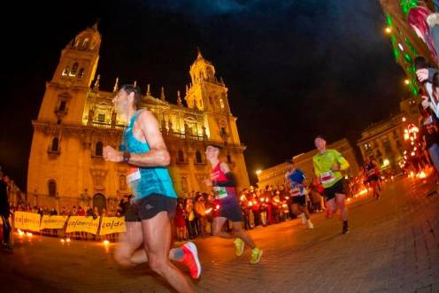 <i>Participantes en la Carrera Urbana Internacional Noche de San Antón. / Ayuntamiento de Jaén.</i>
