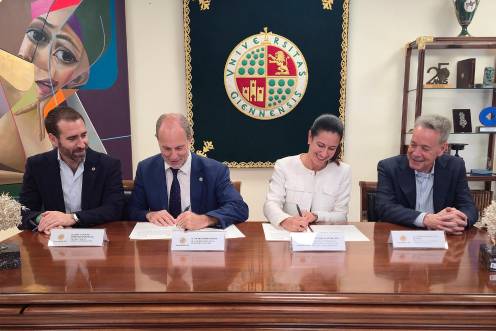 <i>Firma del convenio. / UJA.</i>
