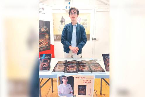 <i>Imagen del Arjona García en la Feria del Libro. / Ana Lechuga. / Diario JAÉN.</i>