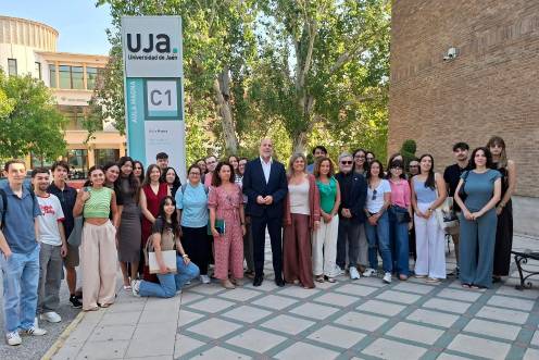 <i>Foto de Bienvenida a jóvenes investigadores. / Universidad de Jaén. </i>