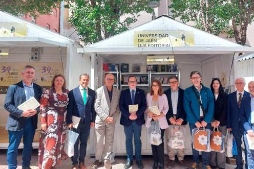 <i>Inauguración del estand de la UJA.</i>