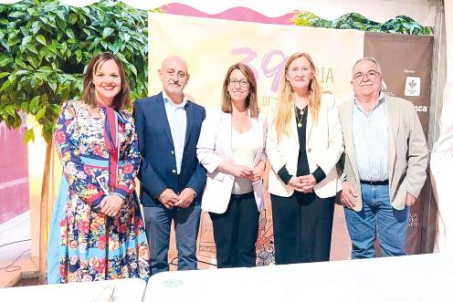 <i>Pilar López, Francisco Miguel González, África Colomo, Luz Gabás y Francisco Ruiz. / A. Claudio. / Diario JAÉN.</i>