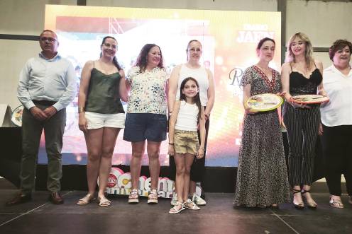 <i>Reconocimiento a las dos asociaciones de danza de Sabiote. / Agustín Muñoz / Diario JAÉN.</i>