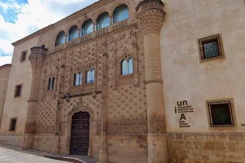 <i>Edicio de la sede de UNIA Antonio Machado de Baeza. </i>