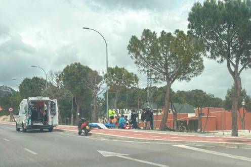 <i>Atención al ciclista “in situ”. Juanfran Paredes. / Diario JAÉN.</i>