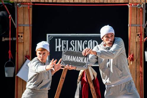 <i>Obra incluida en la Red Andaluza de Teatros Públicos. / Junta de Andalucía. </i>