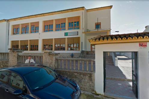 <i>CEIP Puerta de Martos de Torredonjiemno. / Google Maps.</i>