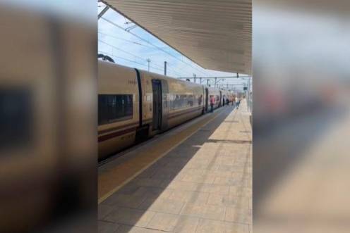 <i>Captura del vídeo del tren en la Estación Linares-Baeza.</i>