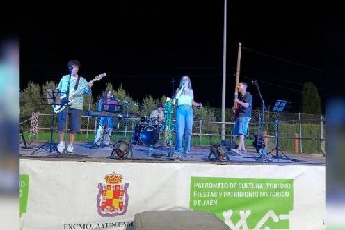 <i>El grupo Reclamados durante su actuación en Puente Jontoya. / Ayuntamiento de Jaén.</i>