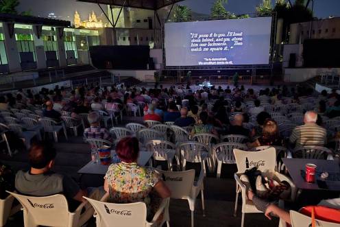 <i>El cine mudo y la música en directo protagonistas del Cine de Verano en la Alameda. / Ayuntamiento de Jaén. </i>