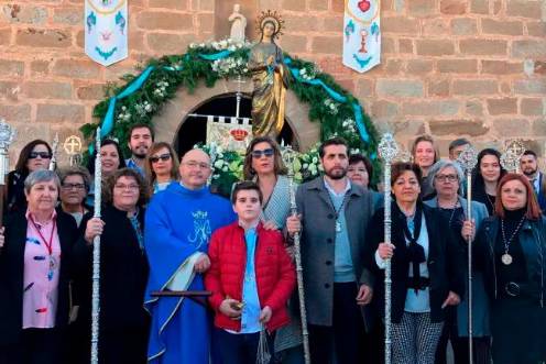 <i>Miembros de la hermandad de la Inmaculada Concepción en 2019.</i>