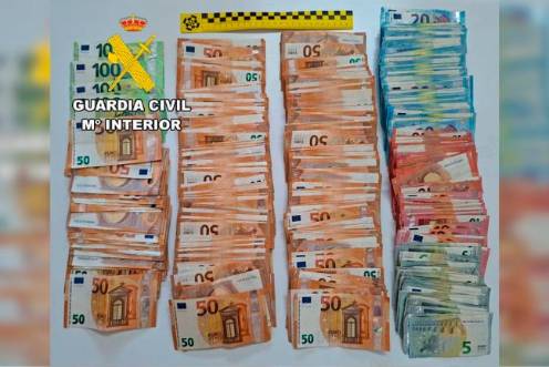 <i>26.000 euros de efectivo en billetes fraccionados. / Guardia Civil. </i>
