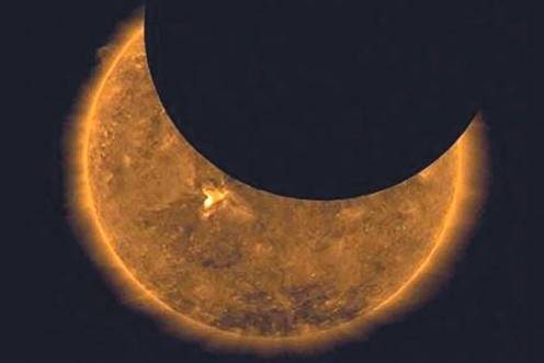 <i>Imagen de archivo de un eclipse parcial pretérito, algo similar al que se verá en Jaén. / Europa Press. </i>
