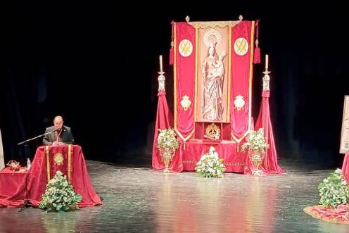 <i>El párroco Andrés Nájera durante su pregón. / Adrián Claudio Bonache / Diario JAÉN. </i>
