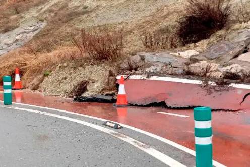 <i>Carril bici destrozado en Alcalá la Real.</i>