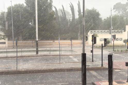 <i>Lluvia en la carretera de Madrid. / Elisabeth Ruiz / Diario JAÉN.</i>