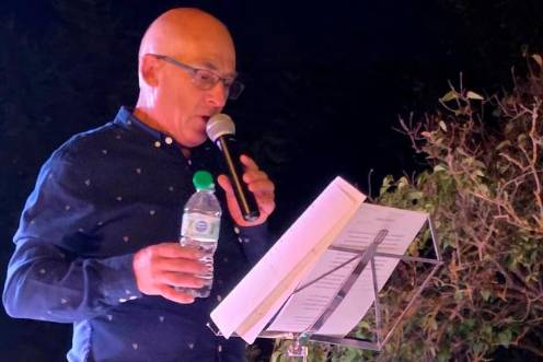 <i>Benedicto Martínez “Titín” durante el pregón de las fiestas de la Virgen de Fátima y San Francisco Javier en Río Madera. / Pablo Espinosa Luna / Diario JAÉN. </i>