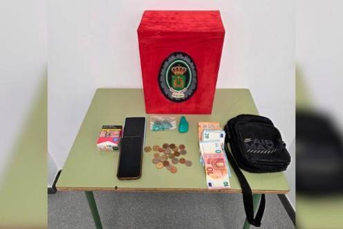 <i>Material incautado por la Policía Local de Quesada. / Policía Local de Quesada. </i>