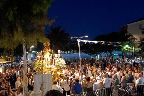 <i>La Virgen de las Nieves a su paso por la “Charca de Pegalajar”. / Francisco Gaitán / Diario JAÉN.</i>