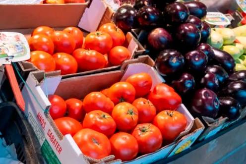 <i>Puestos alimentos en el mercado. / Europa Press. </i>