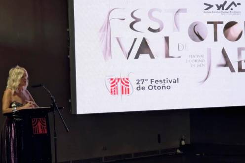 <i>La primera teniente de alcalde y concejala de Cultura y Turismo, María Espejo, durante la presentación de una nueva edición del Festival de Otoño. / Ayuntamiento de Jaén. </i>