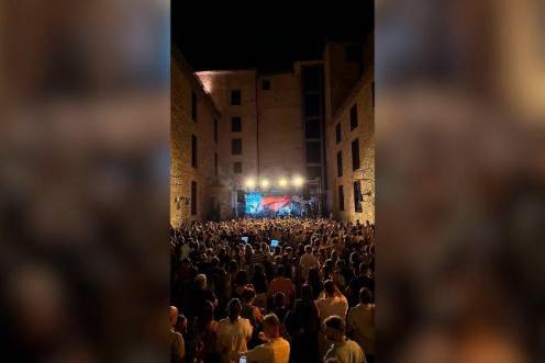 <i>Asistentes a uno de los conciertos de las “Noches de Palacio” en una imagen de archivo. / Diputación de Jaén.</i>