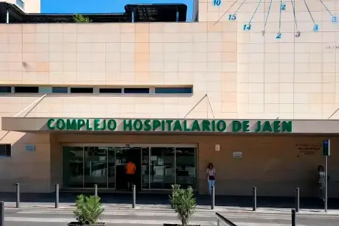 <i>Imagen de archivo de la entrada al Complejo Hospitalario de Jaén. / Junta de Andalucía. </i>