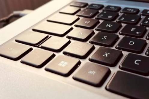 <i>Detalle del teclado de un ordenador portátil. / Europa Press. </i>